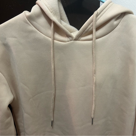 Tan sweatshirt warm on the inside - Picture 3 of 4